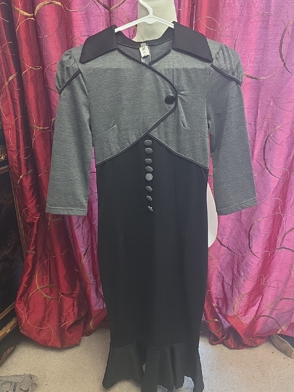 Elegant Two-Tone Black and Gray Long-Sleeve Dress